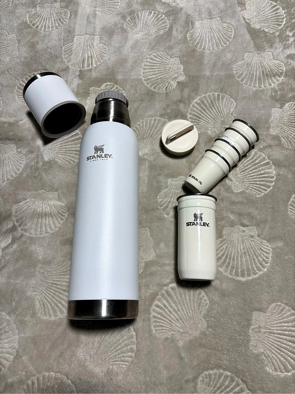 Stanley thermos white, Stanley nesting shot glass set cream color